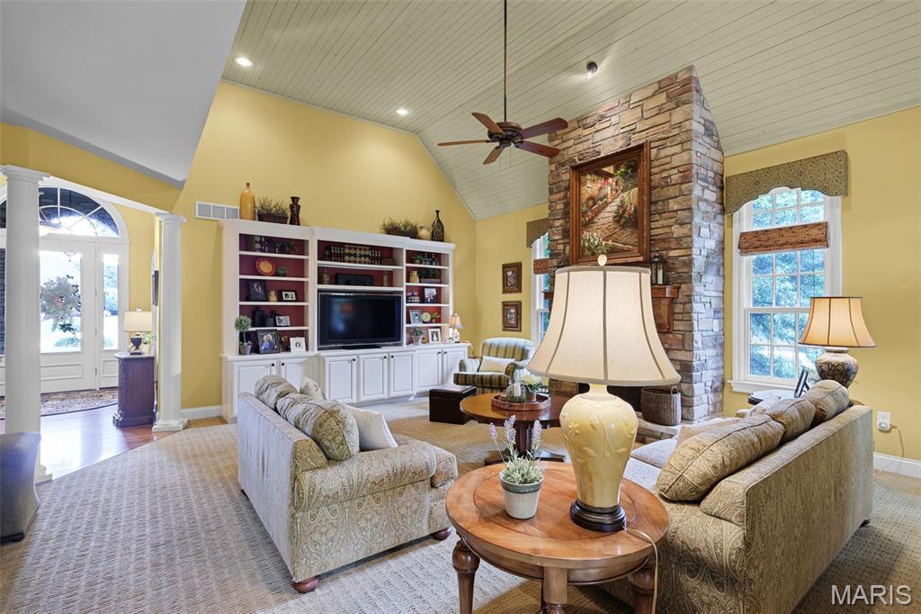 Edwardsville, Illinois, 62025, United States, 4 Bedrooms Bedrooms, ,6 BathroomsBathrooms,Residential,Active,1927653