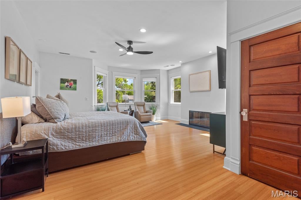 Edwardsville, Illinois, 62025, United States, 6 Bedrooms Bedrooms, ,5 BathroomsBathrooms,Residential,Active,1824912