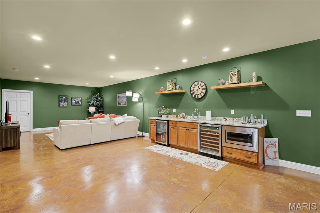 Edwardsville, Illinois, 62025, United States, 4 Bedrooms Bedrooms, ,6 BathroomsBathrooms,Residential,Active,1998604