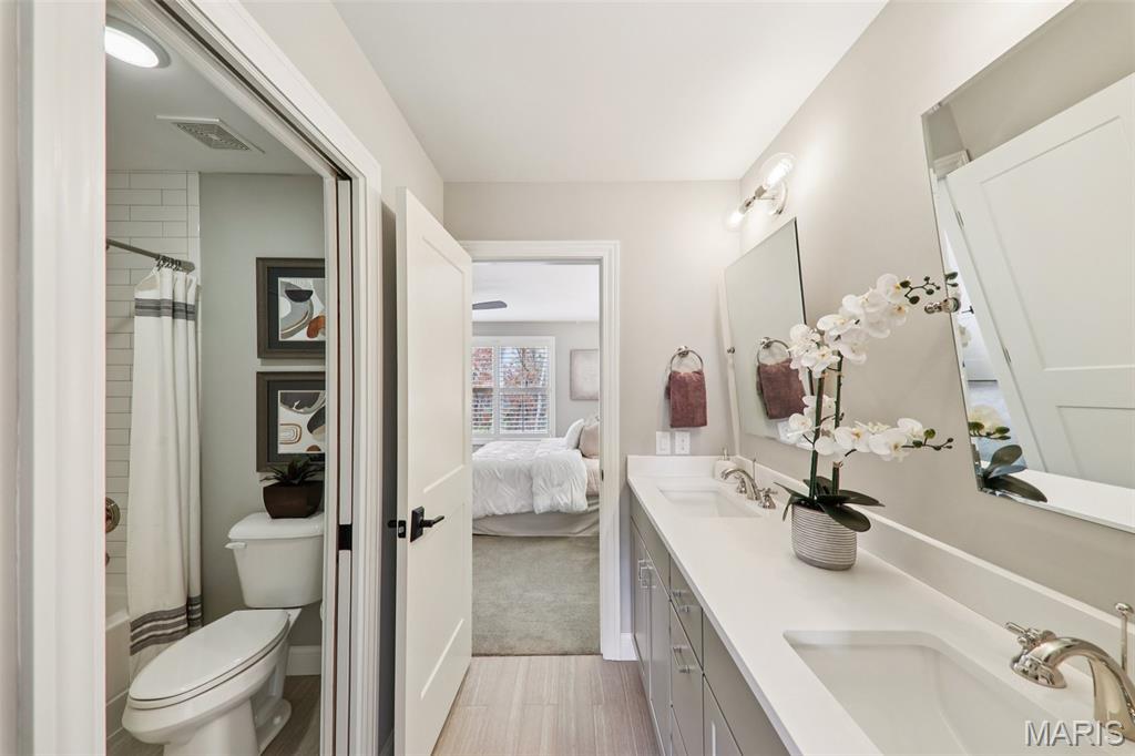 St Louis, Missouri, 63141, United States, 5 Bedrooms Bedrooms, ,5 BathroomsBathrooms,Residential,Active,1995294