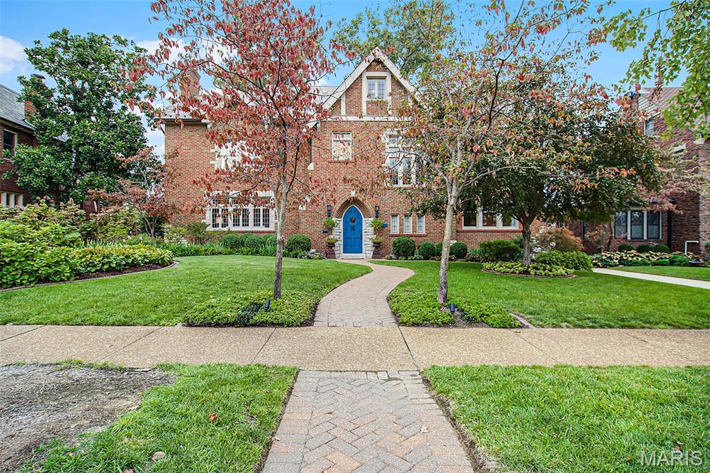 Clayton, Missouri, 63105, United States, 5 Bedrooms Bedrooms, ,5 BathroomsBathrooms,Residential,Active,1965855 Clayton, Missouri, 63105, United States, 5 Bedrooms Bedrooms, ,5 BathroomsBathrooms,Residential,Active,1965855