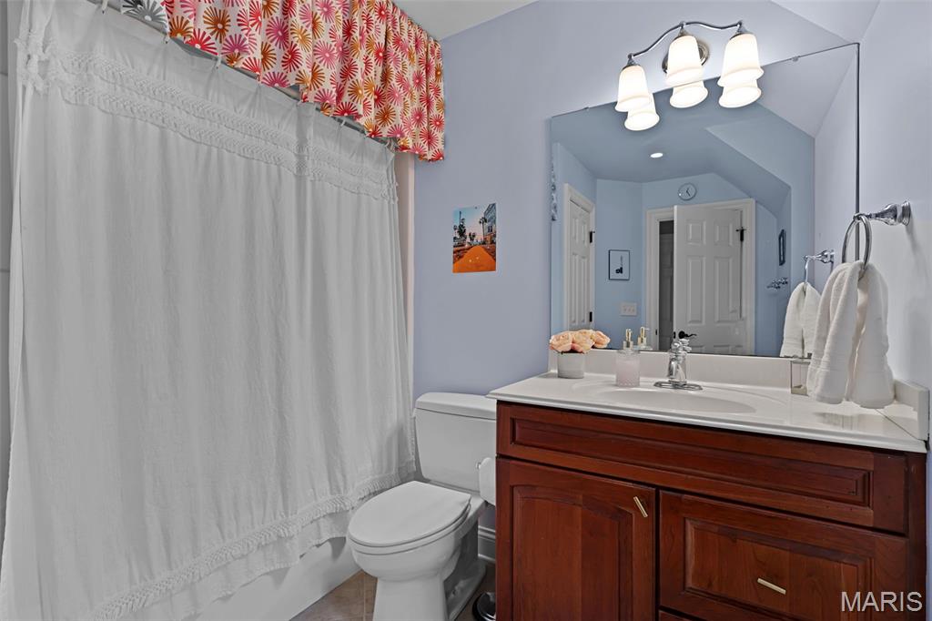 Edwardsville, Illinois, 62025, United States, 4 Bedrooms Bedrooms, ,6 BathroomsBathrooms,Residential,Active,1927653