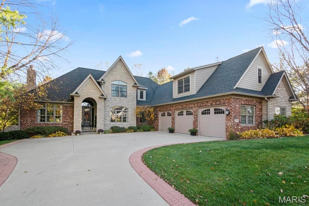 Edwardsville, Illinois, 62025, United States, 4 Bedrooms Bedrooms, ,6 BathroomsBathrooms,Residential,Active,1927653