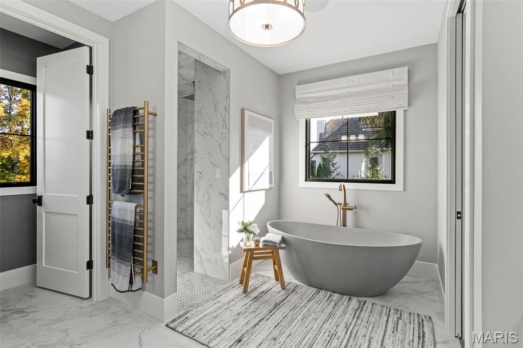 Edwardsville, Illinois, 62025, United States, 4 Bedrooms Bedrooms, ,4 BathroomsBathrooms,Residential,Active,1985874