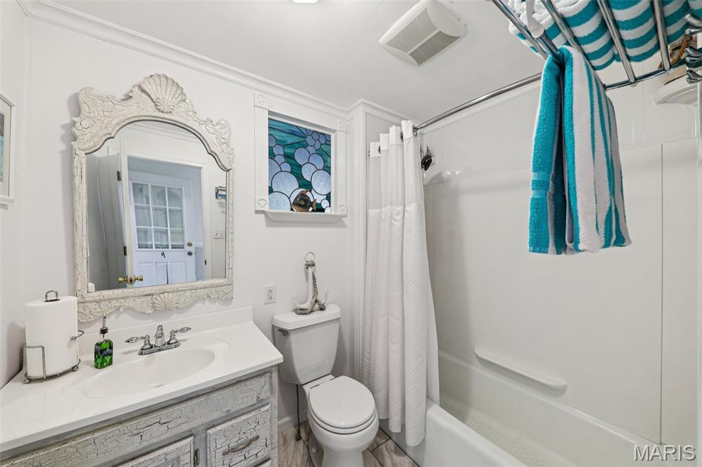 De Soto, Missouri, 63020, United States, 4 Bedrooms Bedrooms, ,4 BathroomsBathrooms,Residential,Active,2028776