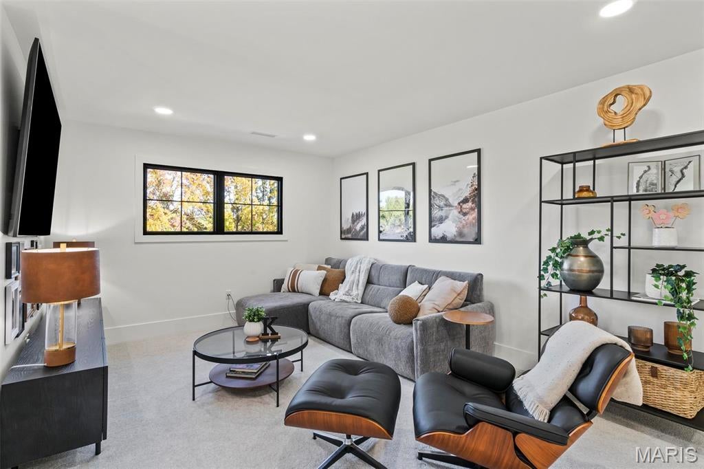 Edwardsville, Illinois, 62025, United States, 4 Bedrooms Bedrooms, ,4 BathroomsBathrooms,Residential,Active,1985874