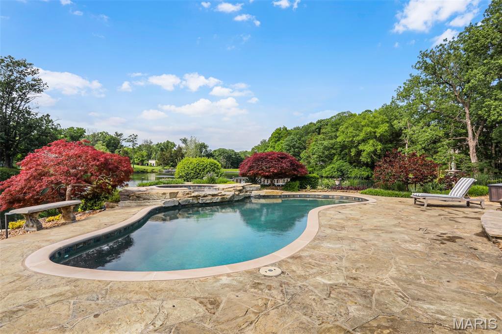 Glen Carbon, Illinois, 62034, United States, 3 Bedrooms Bedrooms, ,4 BathroomsBathrooms,Residential,Active,1960151