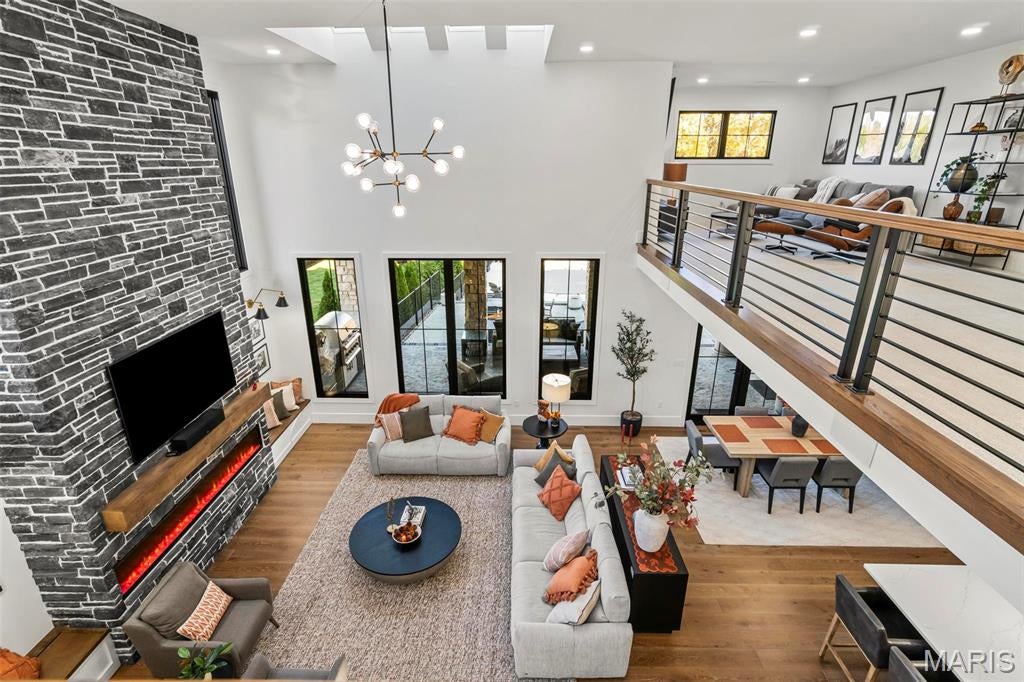 Edwardsville, Illinois, 62025, United States, 4 Bedrooms Bedrooms, ,4 BathroomsBathrooms,Residential,Active,1985874