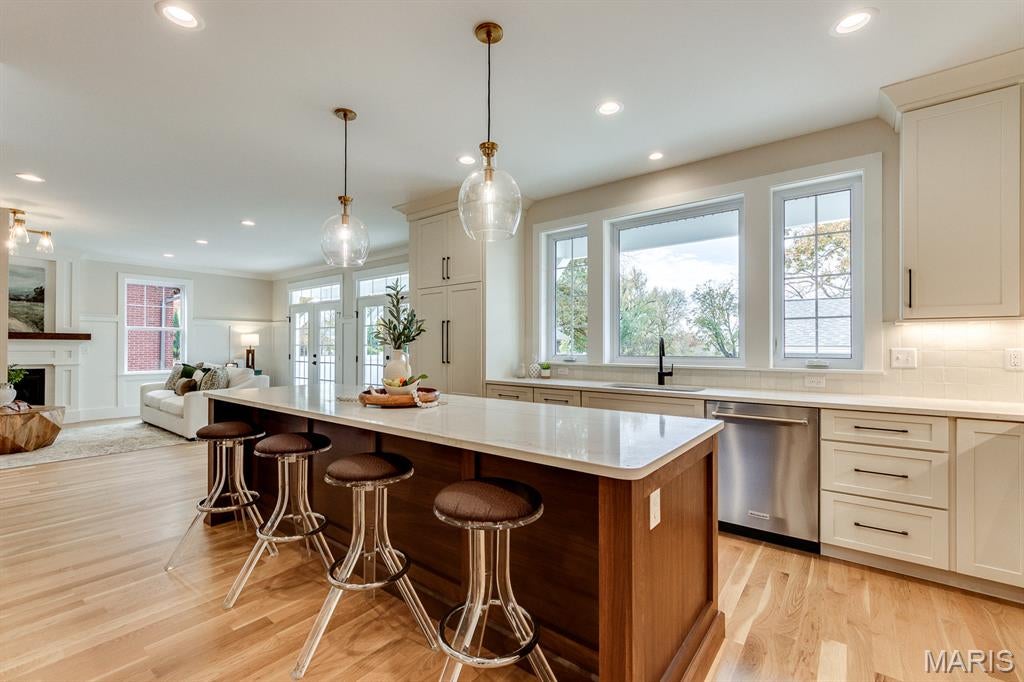 Webster Groves, Missouri, 63119, United States, 4 Bedrooms Bedrooms, ,4 BathroomsBathrooms,Residential,Active,1992552