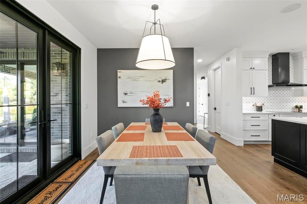 Edwardsville, Illinois, 62025, United States, 4 Bedrooms Bedrooms, ,4 BathroomsBathrooms,Residential,Active,1985874