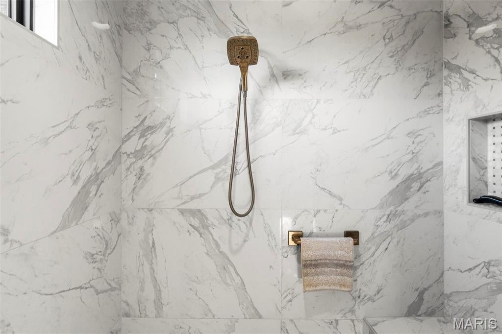 Edwardsville, Illinois, 62025, United States, 4 Bedrooms Bedrooms, ,4 BathroomsBathrooms,Residential,Active,1985874