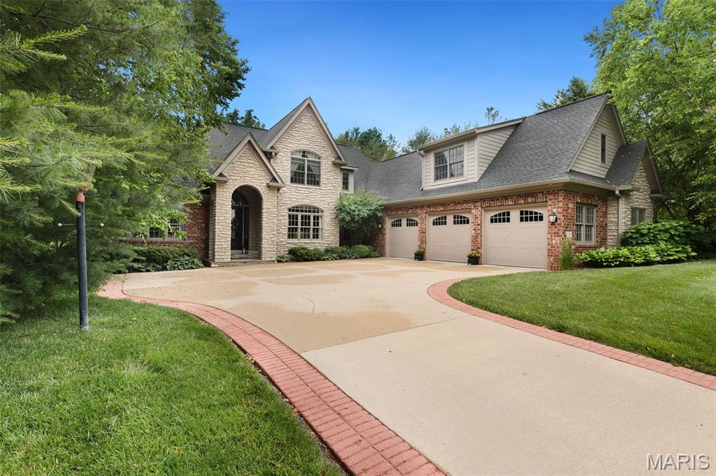 Edwardsville, Illinois, 62025, United States, 4 Bedrooms Bedrooms, ,6 BathroomsBathrooms,Residential,Active,1927653