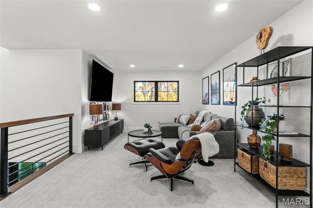 Edwardsville, Illinois, 62025, United States, 4 Bedrooms Bedrooms, ,4 BathroomsBathrooms,Residential,Active,1985874