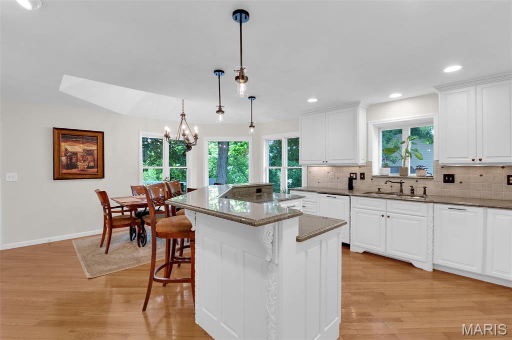 Lake St Louis, Missouri, 63367, United States, 4 Bedrooms Bedrooms, ,4 BathroomsBathrooms,Residential,Active,1905077