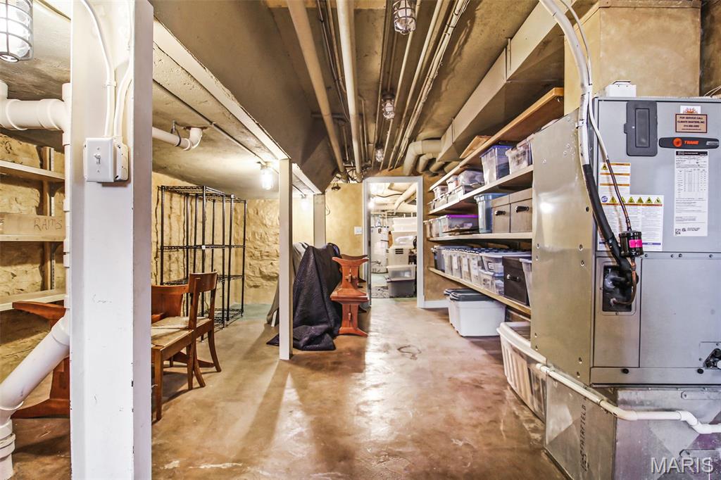 Clayton, Missouri, 63105, United States, 5 Bedrooms Bedrooms, ,5 BathroomsBathrooms,Residential,Active,1965855