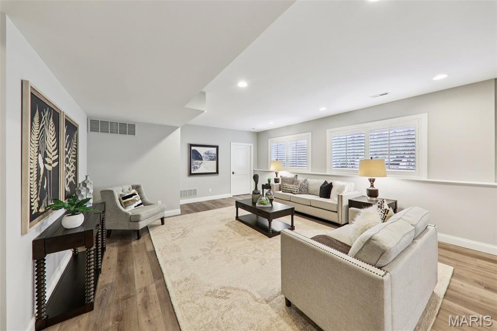 St Louis, Missouri, 63141, United States, 5 Bedrooms Bedrooms, ,5 BathroomsBathrooms,Residential,Active,1995294