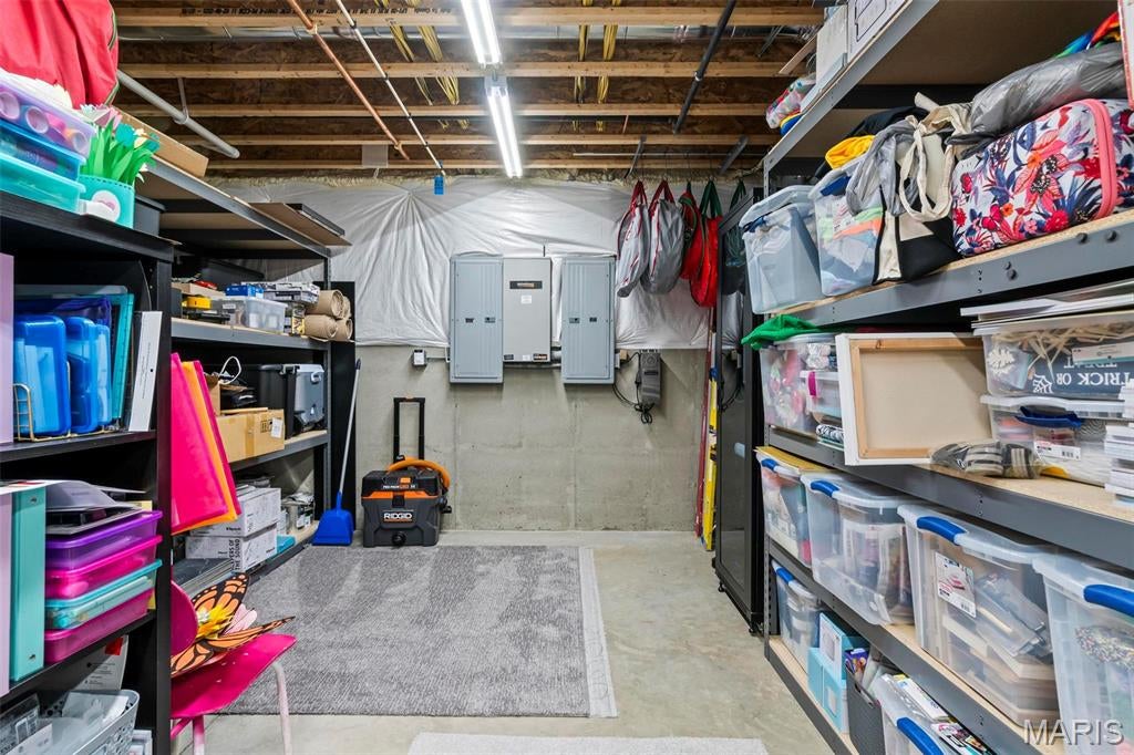 Edwardsville, Illinois, 62025, United States, 4 Bedrooms Bedrooms, ,4 BathroomsBathrooms,Residential,Active,1985874