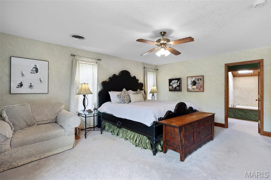 Glen Carbon, Illinois, 62034, United States, 3 Bedrooms Bedrooms, ,4 BathroomsBathrooms,Residential,Active,1960151