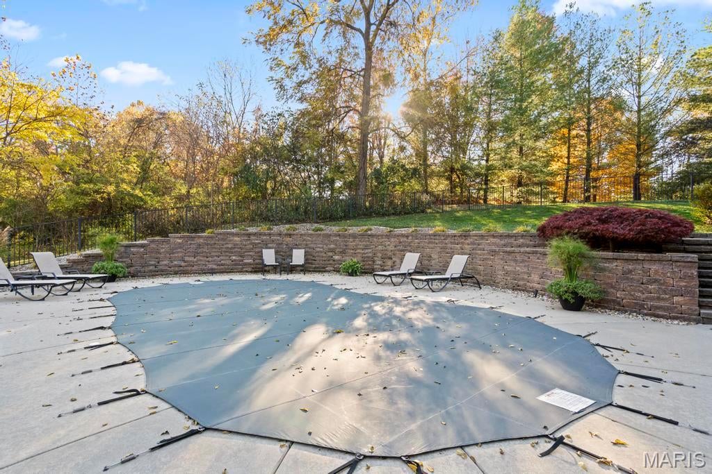 Edwardsville, Illinois, 62025, United States, 4 Bedrooms Bedrooms, ,6 BathroomsBathrooms,Residential,Active,1927653