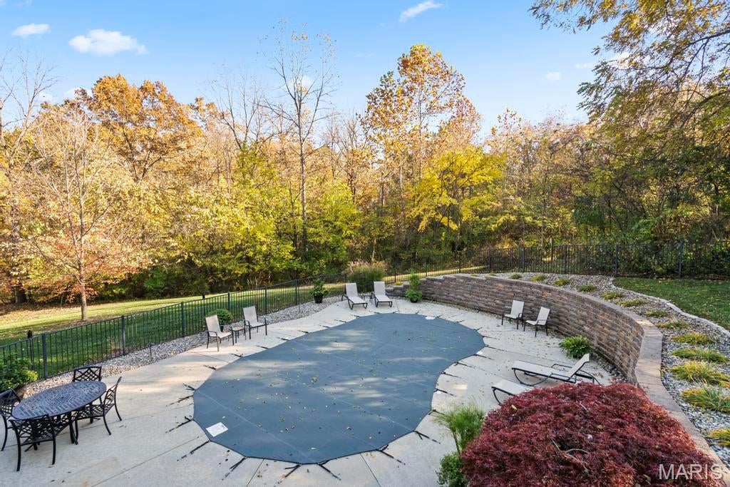 Edwardsville, Illinois, 62025, United States, 4 Bedrooms Bedrooms, ,6 BathroomsBathrooms,Residential,Active,1927653