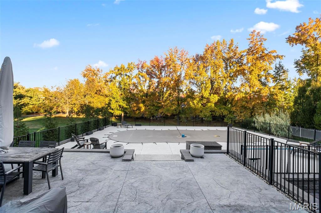 Edwardsville, Illinois, 62025, United States, 4 Bedrooms Bedrooms, ,4 BathroomsBathrooms,Residential,Active,1985874