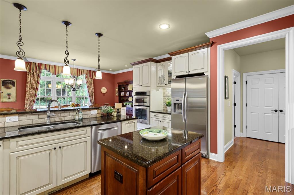 Edwardsville, Illinois, 62025, United States, 4 Bedrooms Bedrooms, ,6 BathroomsBathrooms,Residential,Active,1927653