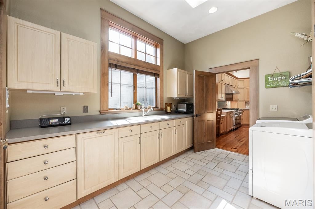 Shiloh, Illinois, 62221, United States, 6 Bedrooms Bedrooms, ,6 BathroomsBathrooms,Residential,Active,1902949