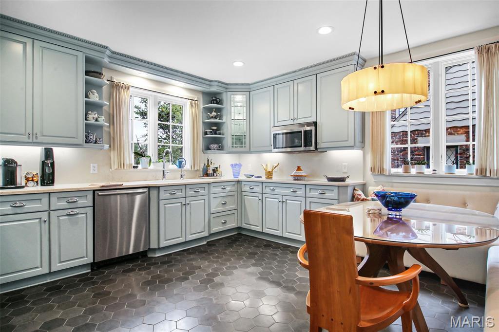 Clayton, Missouri, 63105, United States, 5 Bedrooms Bedrooms, ,5 BathroomsBathrooms,Residential,Active,1965855