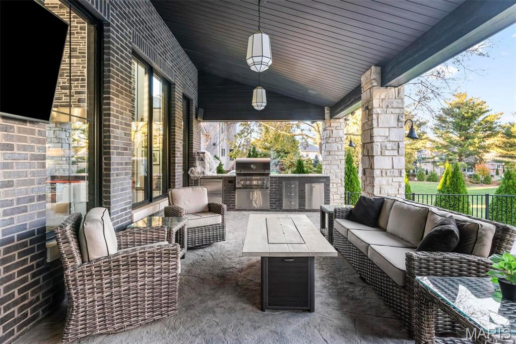 Edwardsville, Illinois, 62025, United States, 4 Bedrooms Bedrooms, ,4 BathroomsBathrooms,Residential,Active,1985874