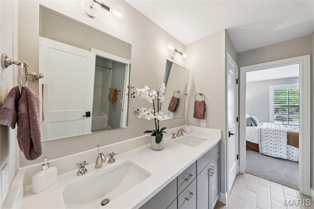 St Louis, Missouri, 63141, United States, 5 Bedrooms Bedrooms, ,5 BathroomsBathrooms,Residential,Active,1995294