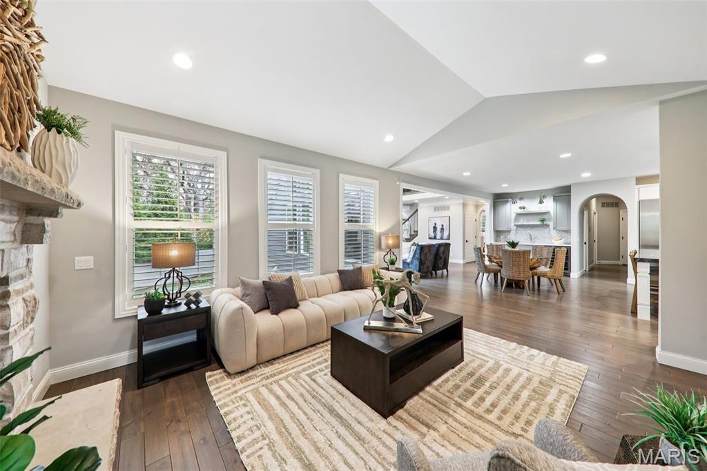 St Louis, Missouri, 63141, United States, 5 Bedrooms Bedrooms, ,5 BathroomsBathrooms,Residential,Active,1995294