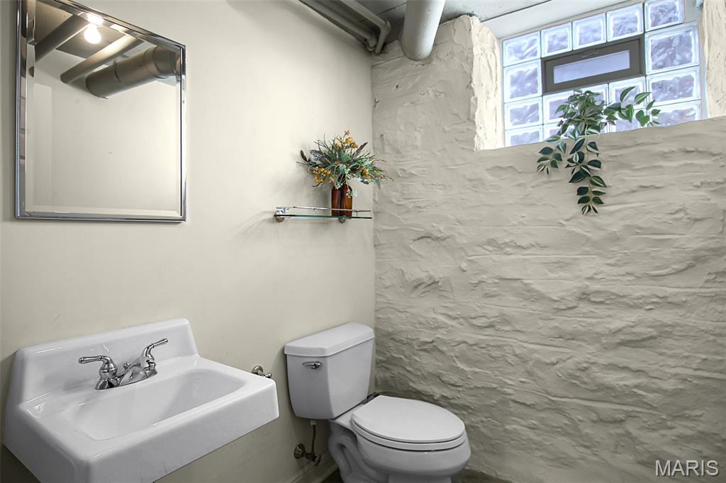 Clayton, Missouri, 63105, United States, 5 Bedrooms Bedrooms, ,5 BathroomsBathrooms,Residential,Active,1965855