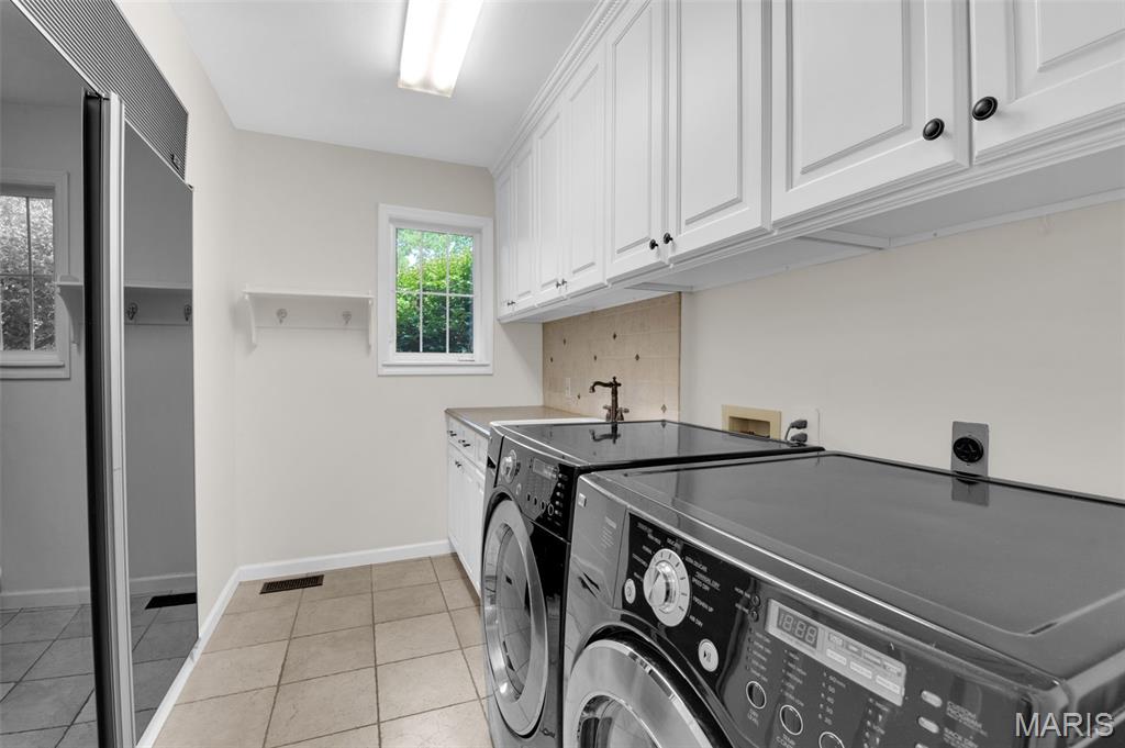Lake St Louis, Missouri, 63367, United States, 4 Bedrooms Bedrooms, ,4 BathroomsBathrooms,Residential,Active,1905077
