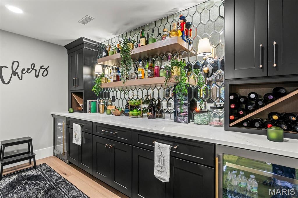 Edwardsville, Illinois, 62025, United States, 4 Bedrooms Bedrooms, ,4 BathroomsBathrooms,Residential,Active,1985874