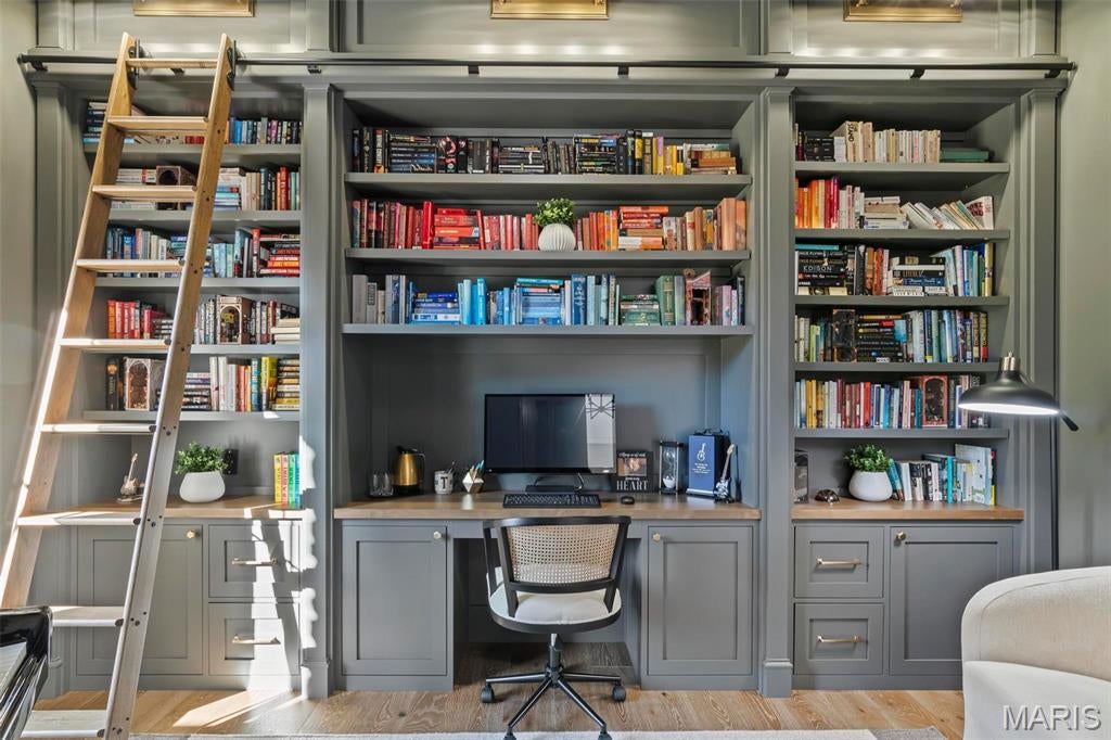 Edwardsville, Illinois, 62025, United States, 4 Bedrooms Bedrooms, ,4 BathroomsBathrooms,Residential,Active,1985874