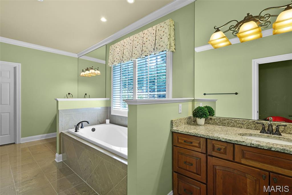 Edwardsville, Illinois, 62025, United States, 4 Bedrooms Bedrooms, ,6 BathroomsBathrooms,Residential,Active,1927653