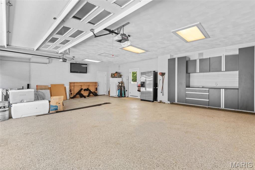 Edwardsville, Illinois, 62025, United States, 6 Bedrooms Bedrooms, ,5 BathroomsBathrooms,Residential,Active,1824912