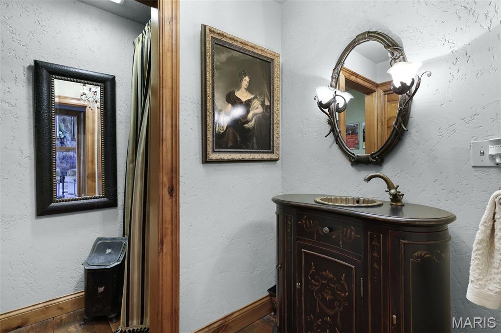 Glen Carbon, Illinois, 62034, United States, 3 Bedrooms Bedrooms, ,4 BathroomsBathrooms,Residential,Active,1960151