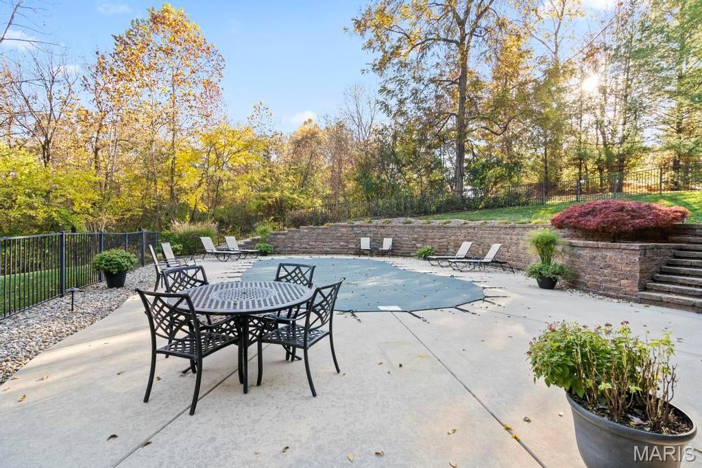 Edwardsville, Illinois, 62025, United States, 4 Bedrooms Bedrooms, ,6 BathroomsBathrooms,Residential,Active,1927653