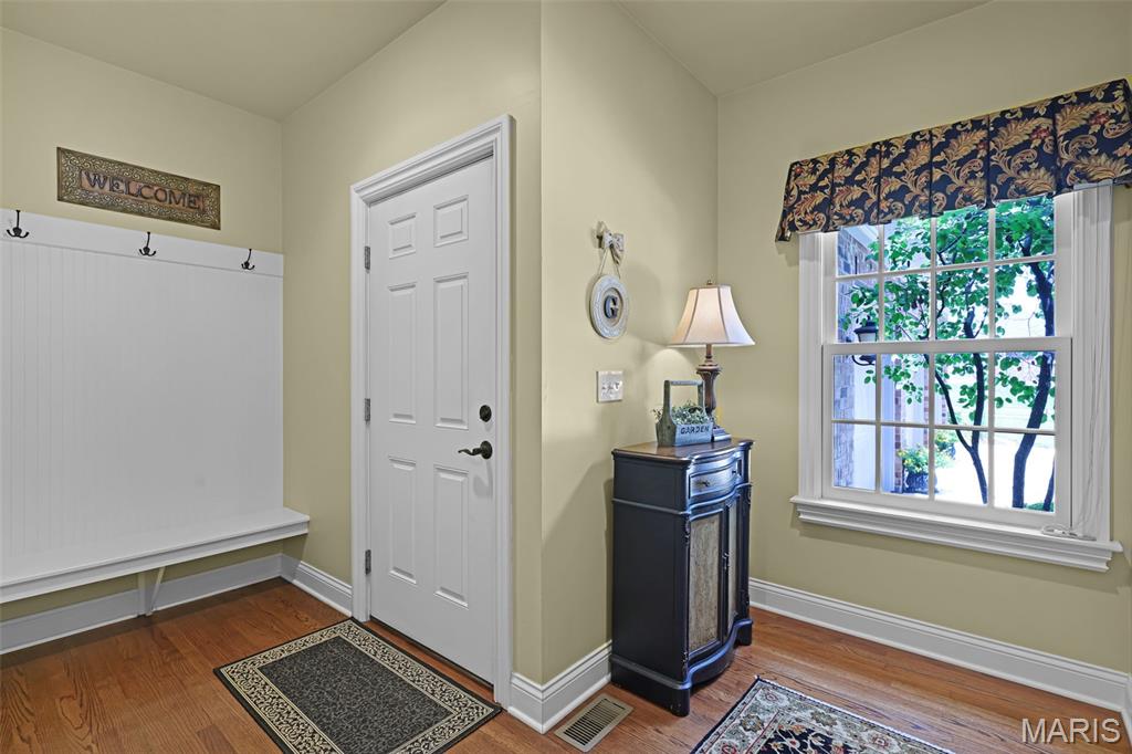 Edwardsville, Illinois, 62025, United States, 4 Bedrooms Bedrooms, ,6 BathroomsBathrooms,Residential,Active,1927653