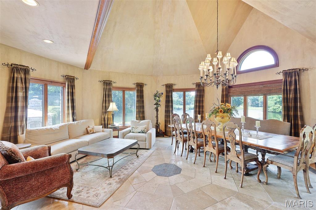 Glen Carbon, Illinois, 62034, United States, 3 Bedrooms Bedrooms, ,4 BathroomsBathrooms,Residential,Active,1960151