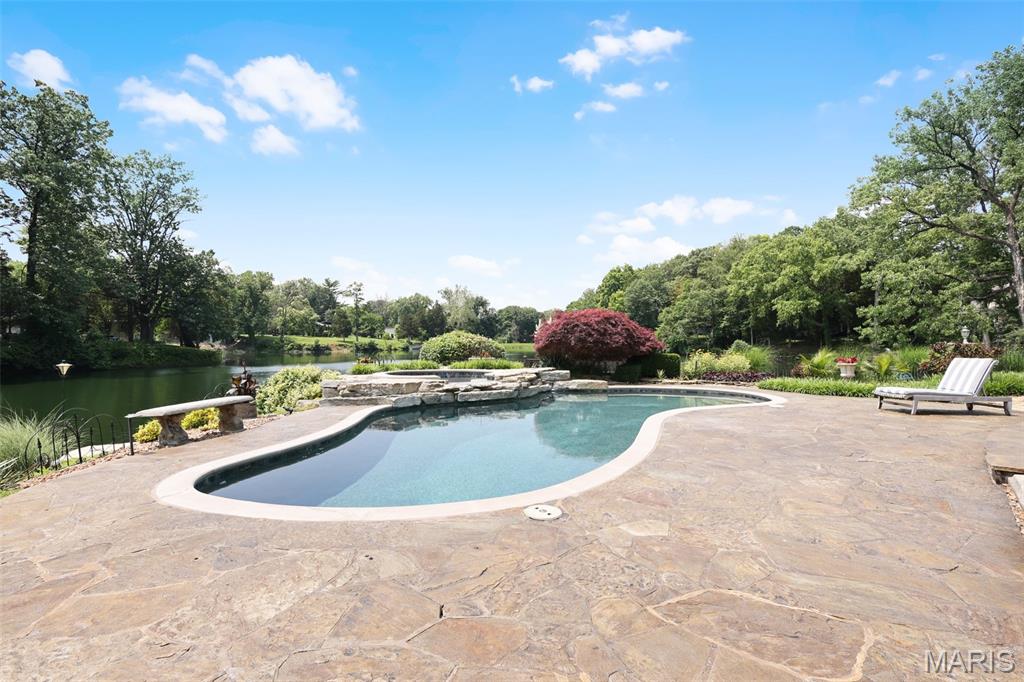 Glen Carbon, Illinois, 62034, United States, 3 Bedrooms Bedrooms, ,4 BathroomsBathrooms,Residential,Active,1960151