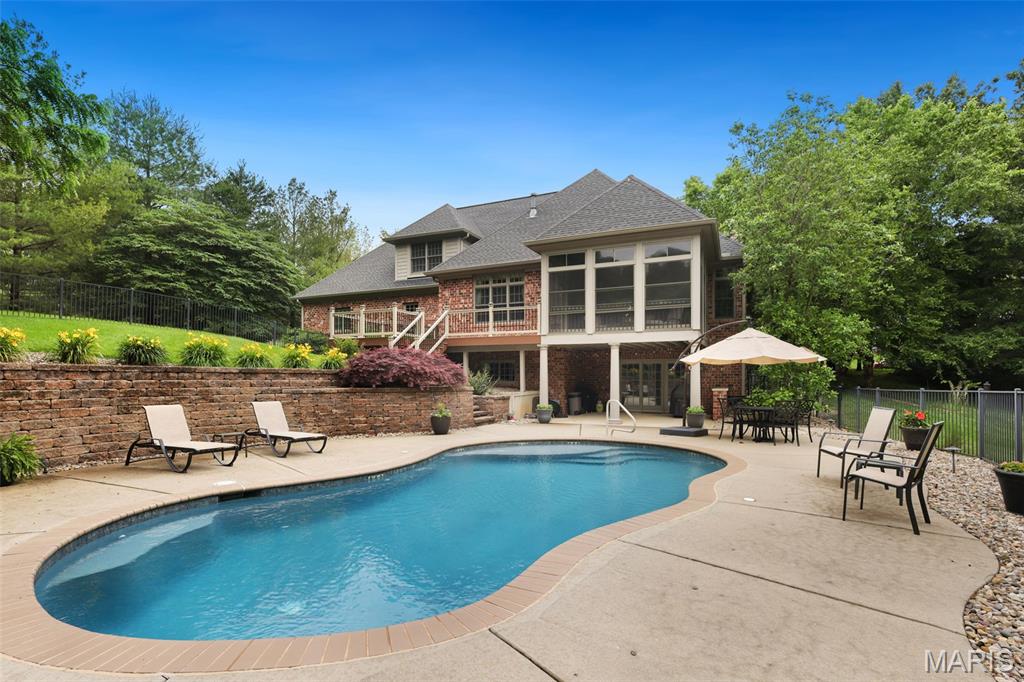 Edwardsville, Illinois, 62025, United States, 4 Bedrooms Bedrooms, ,6 BathroomsBathrooms,Residential,Active,1998604