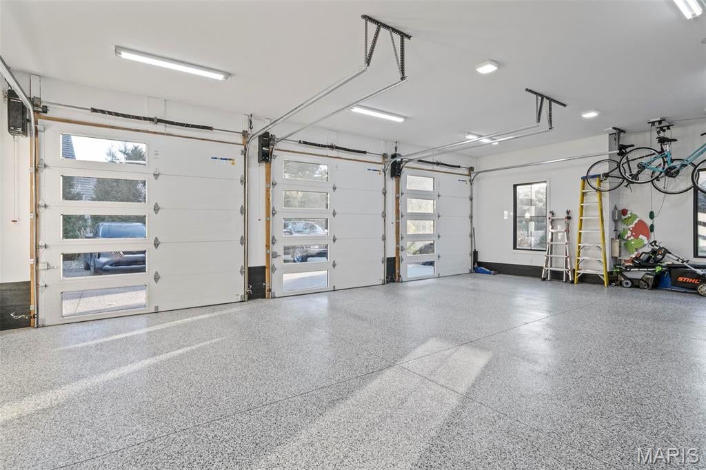 Edwardsville, Illinois, 62025, United States, 4 Bedrooms Bedrooms, ,4 BathroomsBathrooms,Residential,Active,1985874