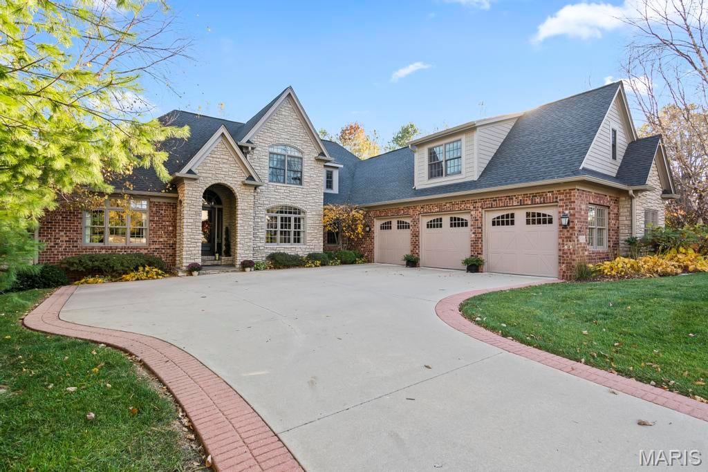 Edwardsville, Illinois, 62025, United States, 4 Bedrooms Bedrooms, ,6 BathroomsBathrooms,Residential,Active,1998604