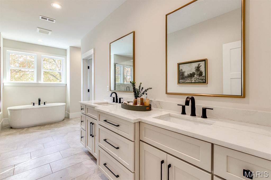 Webster Groves, Missouri, 63119, United States, 4 Bedrooms Bedrooms, ,4 BathroomsBathrooms,Residential,Active,1992552