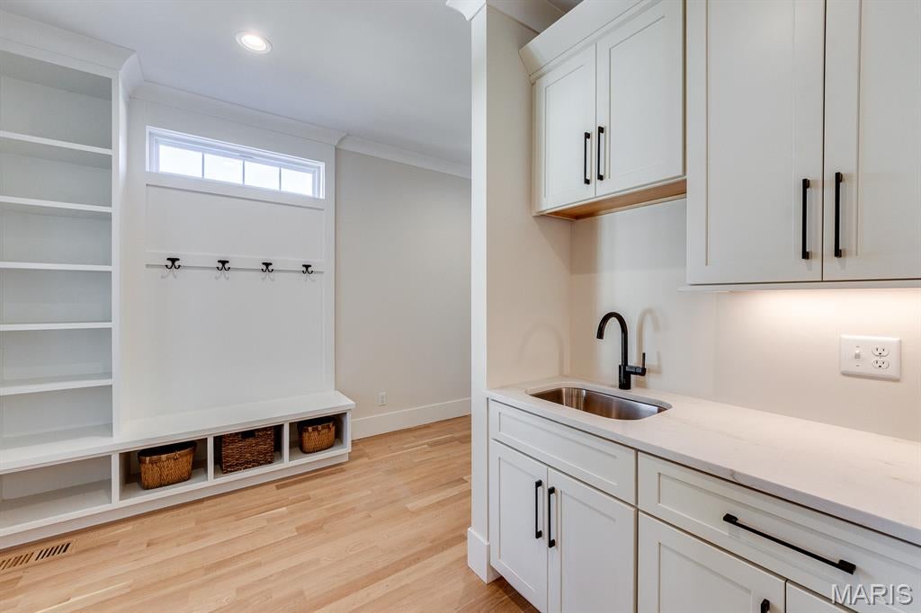 Webster Groves, Missouri, 63119, United States, 4 Bedrooms Bedrooms, ,4 BathroomsBathrooms,Residential,Active,1992552