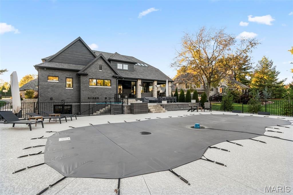 Edwardsville, Illinois, 62025, United States, 4 Bedrooms Bedrooms, ,4 BathroomsBathrooms,Residential,Active,1985874