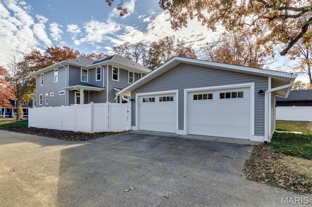 Webster Groves, Missouri, 63119, United States, 4 Bedrooms Bedrooms, ,4 BathroomsBathrooms,Residential,Active,1992552