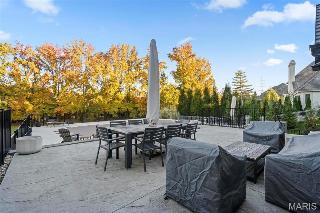 Edwardsville, Illinois, 62025, United States, 4 Bedrooms Bedrooms, ,4 BathroomsBathrooms,Residential,Active,1985874